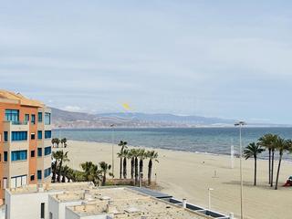Apartament a Roquetas pueblo. Piso en primera linea de playa.