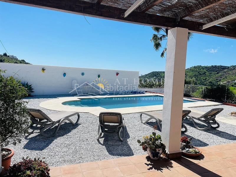 Foto 60223afa-fefb-4c5d-b42b-c9fc71a331bb. Lloguer casa amb aparcament piscina a Torrox pueblo Torrox