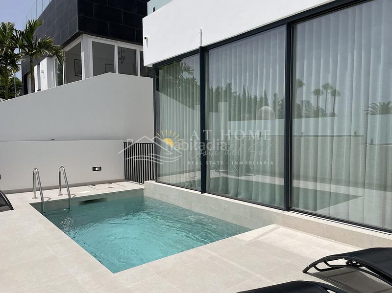 Foto 58fd4484-4f4b-4e40-ab49-fac3f20a604a. Lloguer casa amb aparcament piscina a Centro Nerja