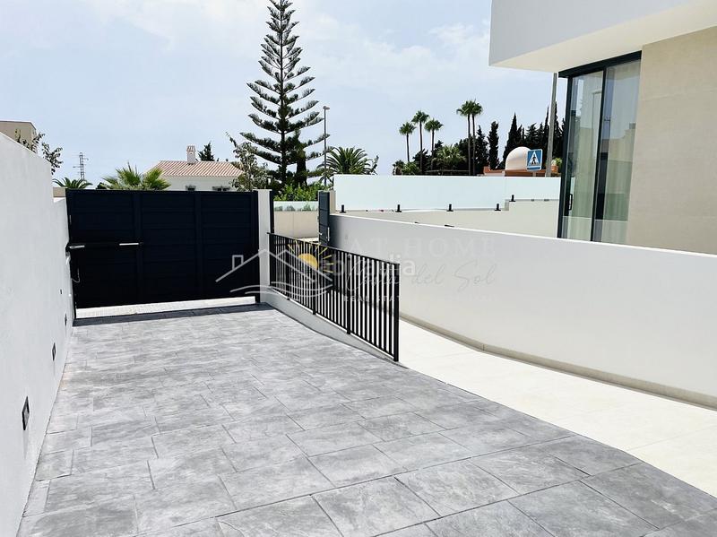 Foto 82e4bfa9-192e-49f7-bab5-2fc6b1a28c6e. Rent house with parking pool in Centro Nerja
