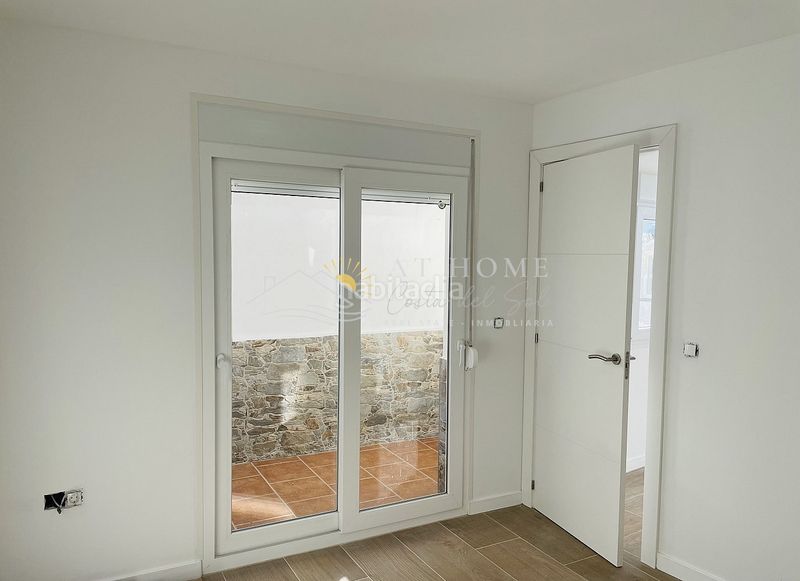 Foto f0e87bff-21a7-4a0f-9fe2-99f3462571c7. Piso obra nueva . en Torrox pueblo Torrox