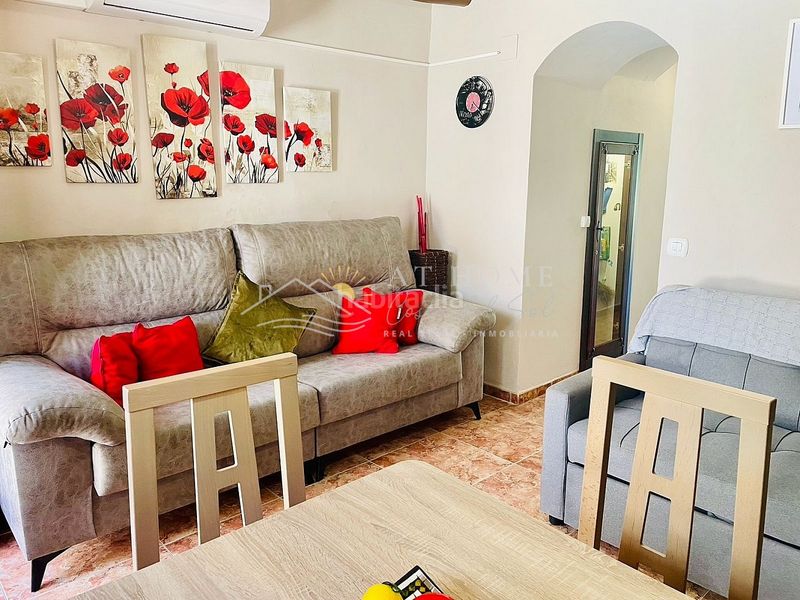 Foto bbbf1329-7a2f-4061-a948-8f0a5a3b30a0. Casa amb piscina a Alfarnate