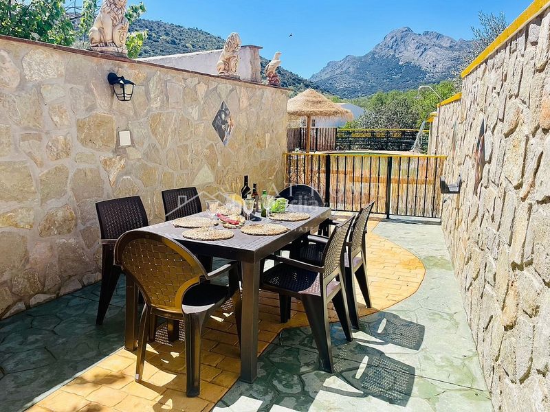 Foto e21e7bcd-4742-4753-ab40-25cadea48b0e. Casa amb piscina a Alfarnate