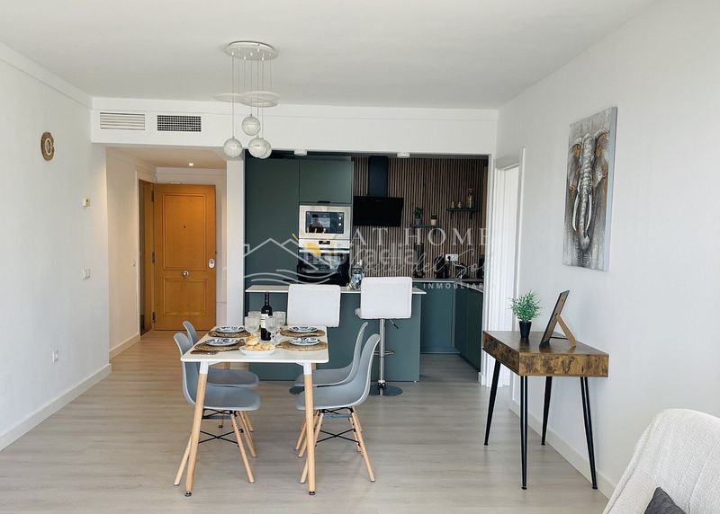 Foto f7f2c25b-c275-4b4c-bb10-30297499a46e. Apartament amb piscina a Centro Nerja