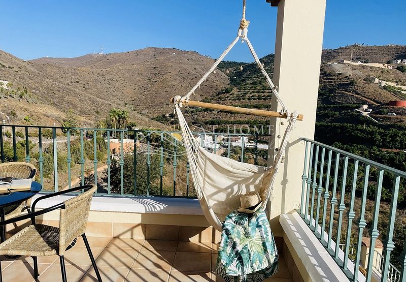 Foto fc766f7d-15c4-4b9f-a943-4728b8080796. Apartament amb piscina a Centro Nerja