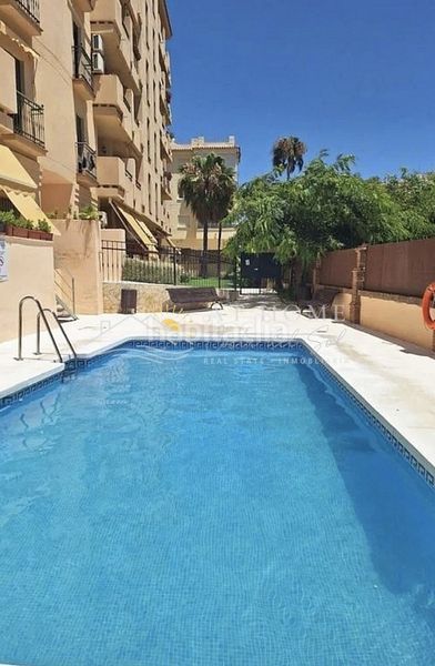 Foto a730a550-ded8-4525-8aac-f9b1df1cdd19. Apartament amb aparcament piscina a Centro Nerja