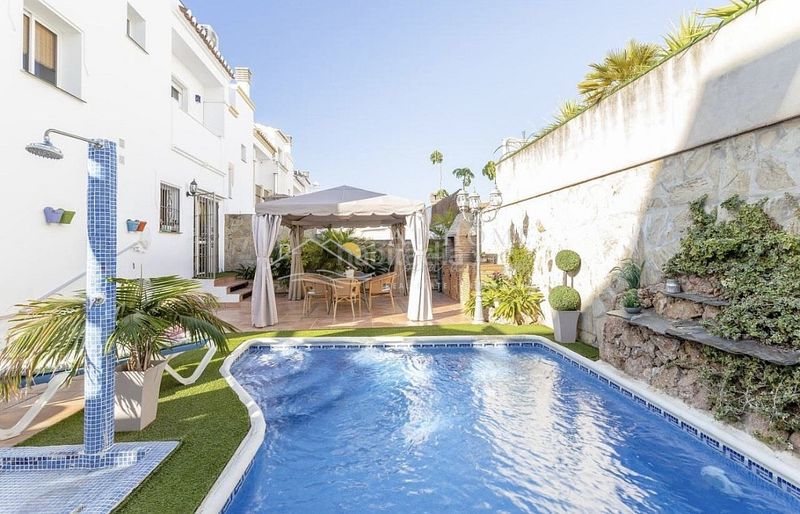 Foto a0b1bf5d-c4e0-484e-b20b-b955521a6bc4. Casa amb aparcament piscina a Centro Nerja