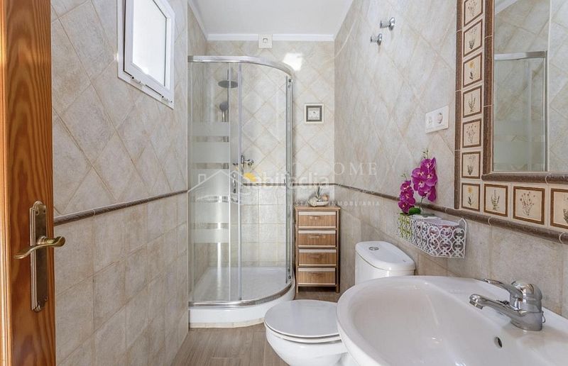 Foto bf938263-0991-4df9-b307-68895cc89ba2. Casa amb aparcament piscina a Centro Nerja