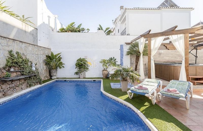 Foto ede5431f-5e28-47ef-9f8a-61999a4221a4. Casa amb aparcament piscina a Centro Nerja
