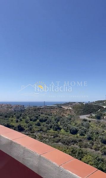 Foto eb22c9b4-a432-441f-a22f-876f90b48b56. Aparcament cotxe a Torrox pueblo Torrox