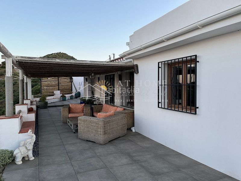 Foto 55bd1738-210b-4f09-b87e-7be855a301cd. Casa amb aparcament piscina a Torrox pueblo Torrox
