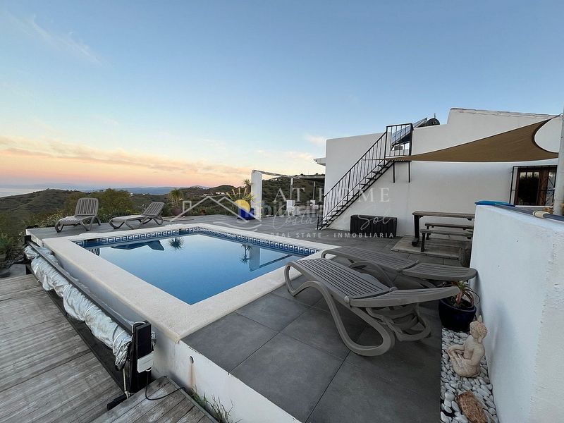 Foto 6654740c-c402-40e8-88a9-ae265de6f23f. Casa amb aparcament piscina a Torrox pueblo Torrox