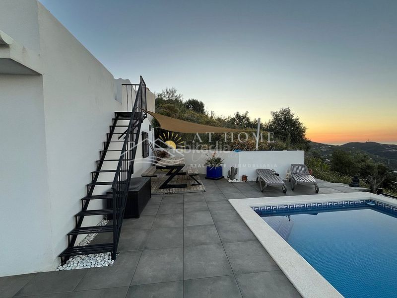 Foto a0f2a663-b154-40e2-a6fe-fed532f1744b. Casa amb aparcament piscina a Torrox pueblo Torrox
