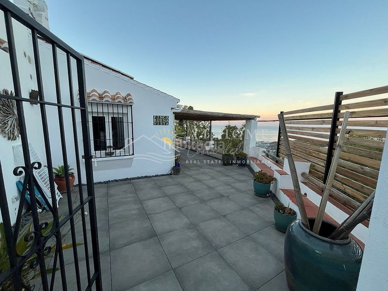 Foto a15739a4-3b9e-4ad0-b205-482923b97b9e. Casa amb aparcament piscina a Torrox pueblo Torrox