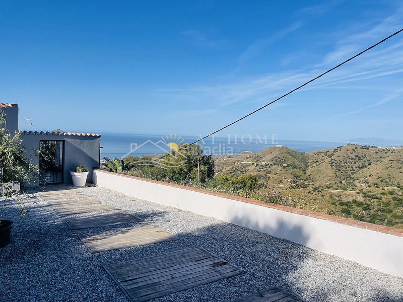 Foto ab8b2985-cb4a-4c75-aecf-284ec774247f. Casa amb aparcament piscina a Torrox pueblo Torrox
