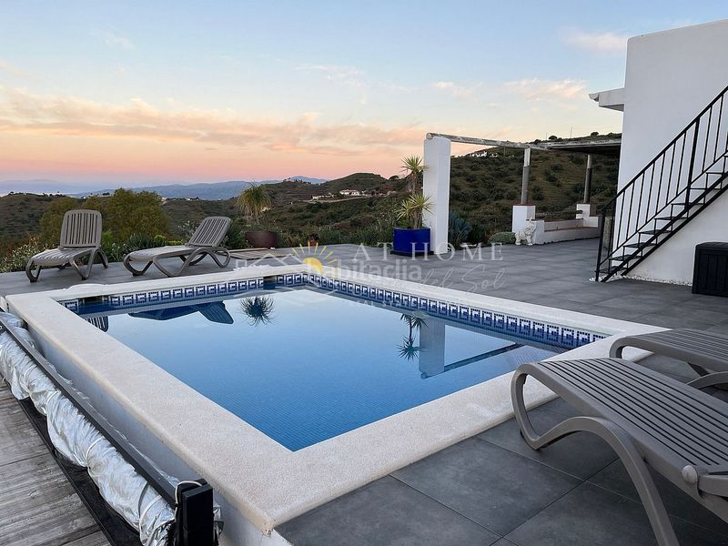 Foto d73a05c2-8306-407f-ad23-98e925e187a3. Casa amb aparcament piscina a Torrox pueblo Torrox
