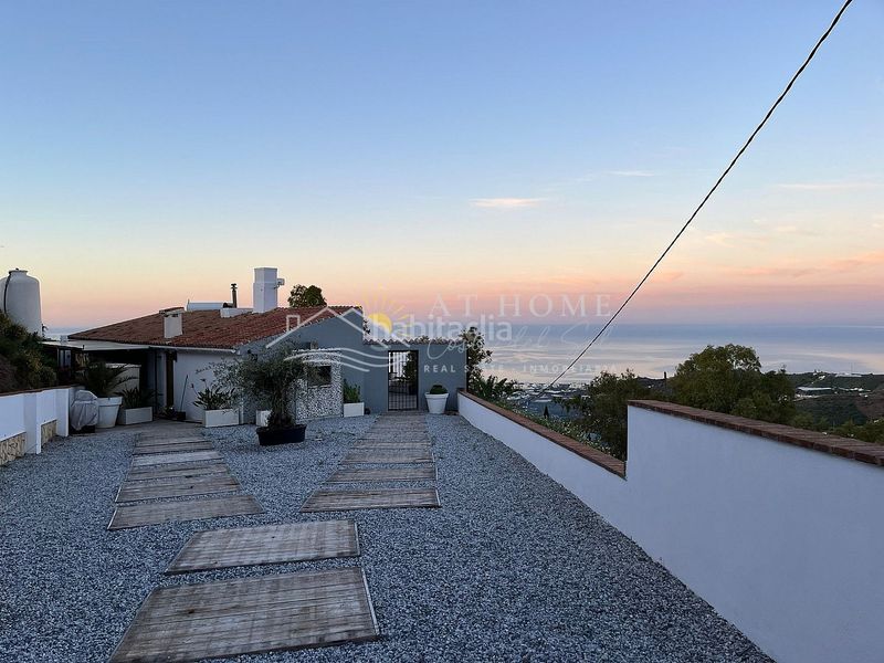 Foto ea2ca71f-8dce-40ae-8440-f1ec72674d26. Casa amb aparcament piscina a Torrox pueblo Torrox