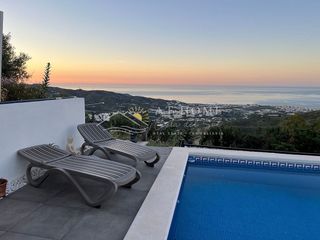 Casa a Torrox Pueblo. Casa reformada con vistas al mar.