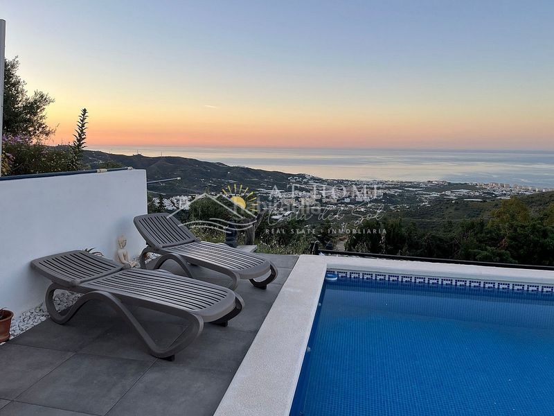 Foto f630f633-4872-4b25-acad-37620d25eb83. Casa amb aparcament piscina a Torrox pueblo Torrox