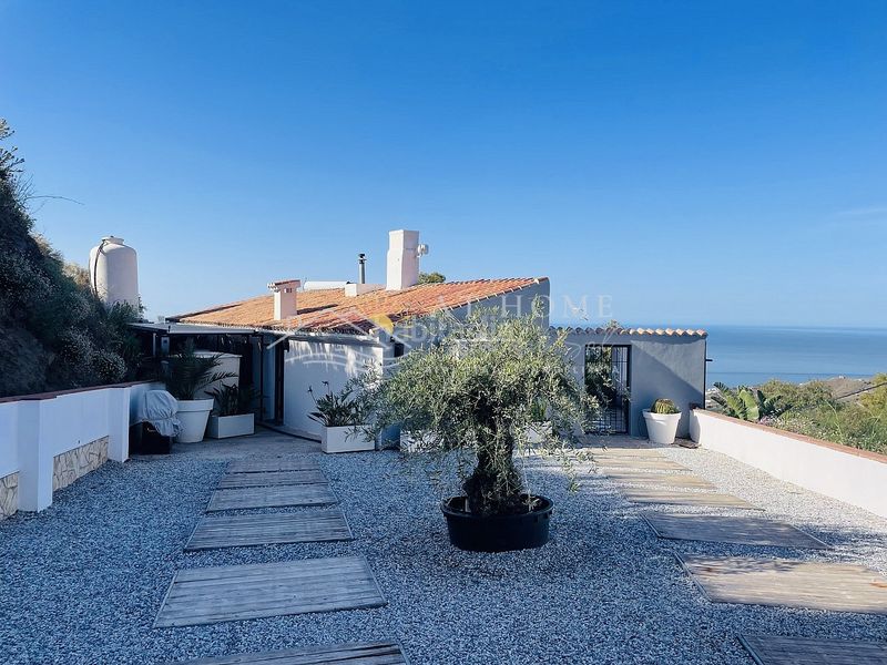 Foto f956c792-e49d-4144-8397-24d6643b15ed. Casa amb aparcament piscina a Torrox pueblo Torrox