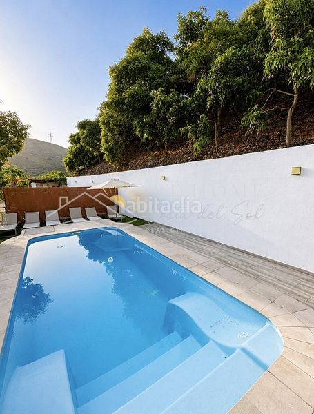 Foto eca31724-8444-4353-8bd6-76a5c211ff40. Lloguer casa amb aparcament piscina a Centro Nerja