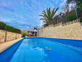 Maison en Torrox Pueblo. Preciosa casa de campo y terreno  en venta en torrox