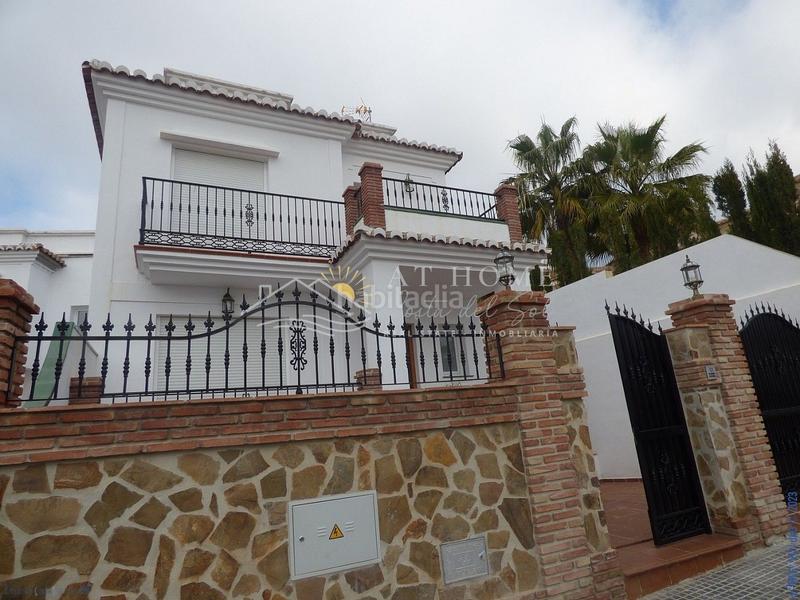 Foto f91fafd9-90c7-4d41-a73b-cd4f81c35346. Chalet villa de lujo en Centro Nerja