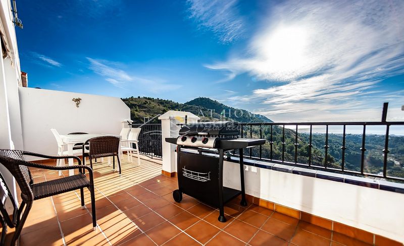 Foto c8566b10-5fcc-4edb-b1d4-81bd3482bfda. Chalet con parcheggio piscina in Frigiliana