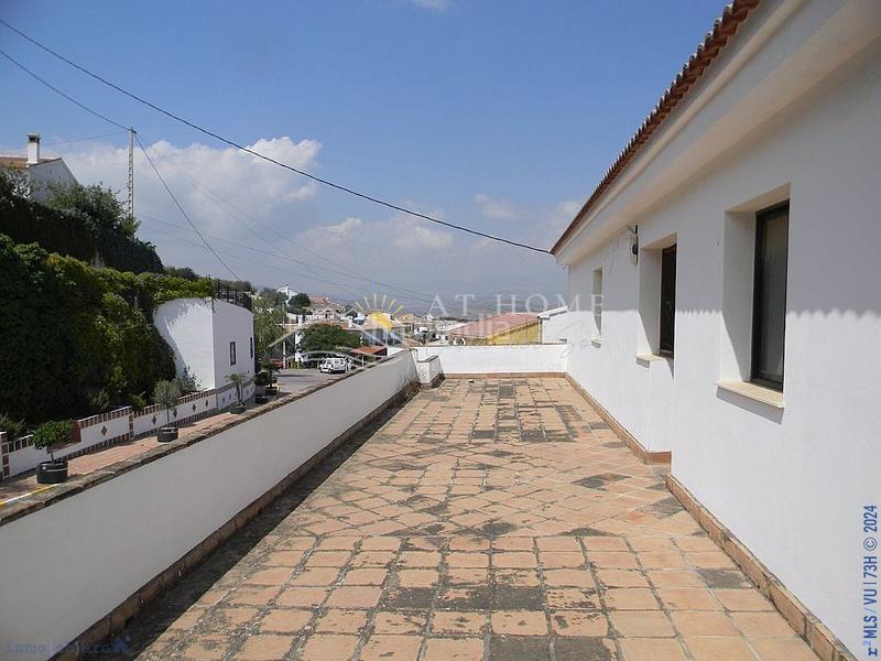 Foto ccd4ad96-45bd-43c3-9670-fc4b376308bf. Edifici a Viñuela