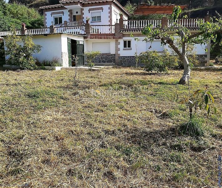 Foto b1497955-0107-49fe-aaab-5e1971cddd1d. Casa con parcheggio piscina in Centro Nerja