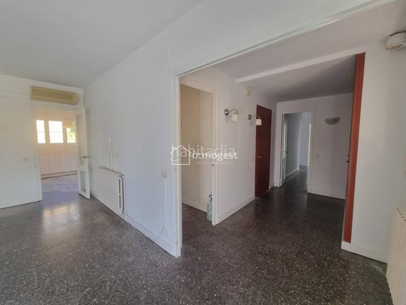 Foto 0bc8e4a4-a242-4275-bbee-0404388260d3. Casa  en venta en Barri Vell amplia y luminosa en Salt