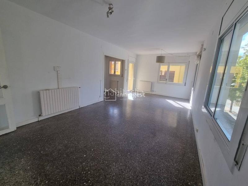 Foto b53bbcec-0f0b-42c8-b356-067324e37d7c. Casa  en venta en Barri Vell amplia y luminosa en Salt