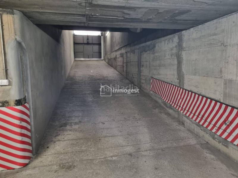 Foto f8430373-371e-41bd-81dd-93ee0bfeffc0. Car parking in Eixample Sud-Migdia Girona