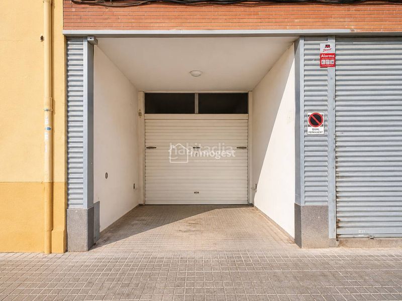 Foto fefdec47-82d0-4cbb-8b7d-775eecbb66b9. Aparcament cotxe a Eixample Sud-Migdia Girona