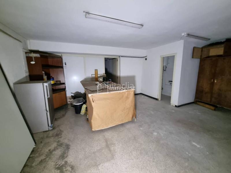 Foto 7073c895-cefa-4ff0-b47c-492a6f8e9116. Local comercial a Eixample Nord Girona
