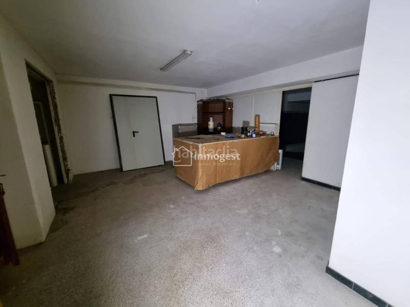 Foto b0fd05ef-ff6d-43bc-b2cd-8e6f49faff87. Local comercial a Eixample Nord Girona