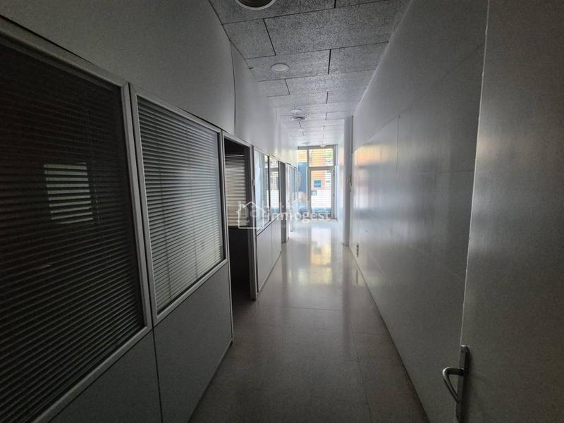 Foto cd690fb1-d98a-44dd-983b-fcb66405d3d7. Alquiler local comercial local en alquiler en santa eugènia en Girona