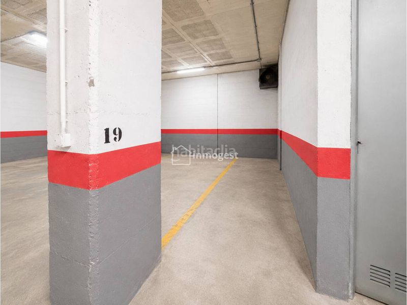 Foto 87e5ee22-4809-419a-b3bd-fd79eee98387. Aparcament cotxe a Eixample Sud-Migdia Girona