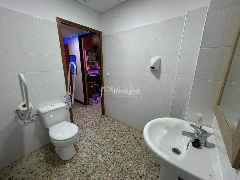 Foto 45a559d1-dac6-4aba-a4d8-e3b4e0555d53. Geschäftsraum in Centre Salt