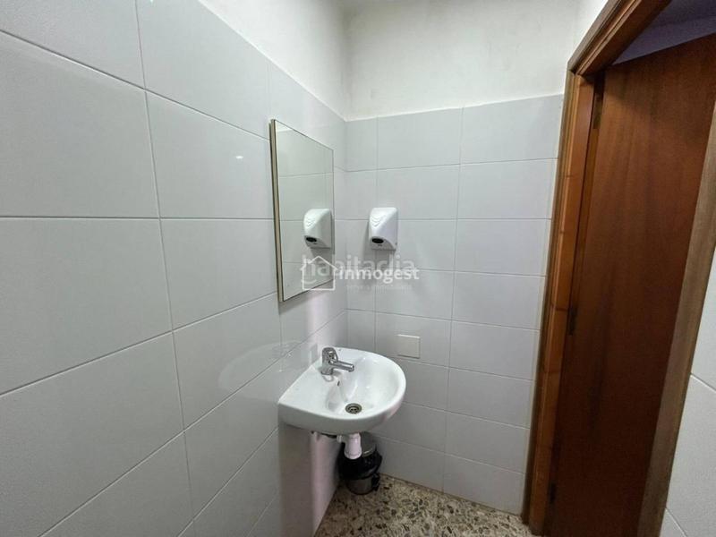 Foto 4a8bde2f-aec9-4c66-82af-a9f938a3e139. Geschäftsraum in Centre Salt