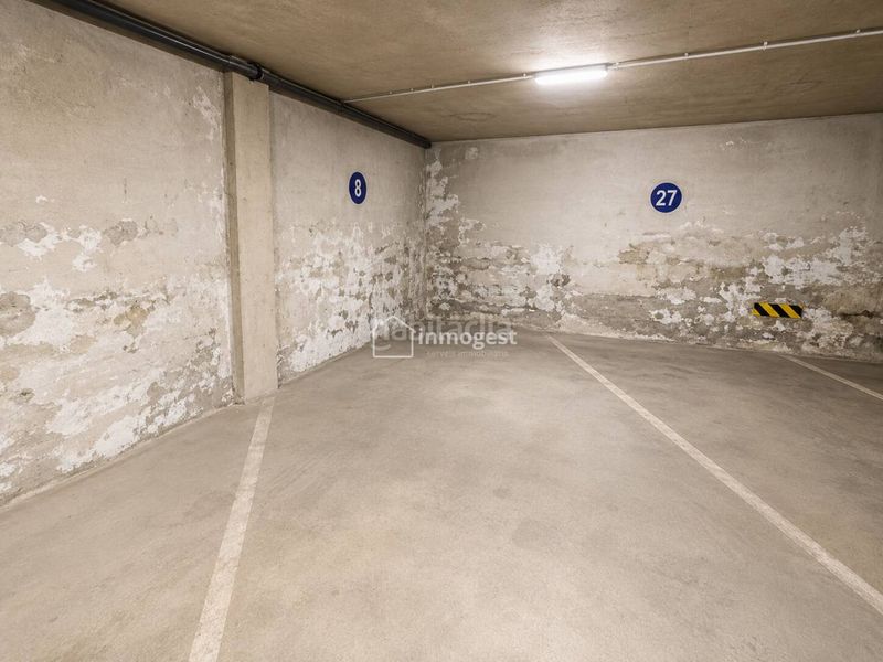 Foto c11b8154-7eb7-4418-a63b-1d87cd7a484e. Aparcament cotxe a Santa Eugenia Girona