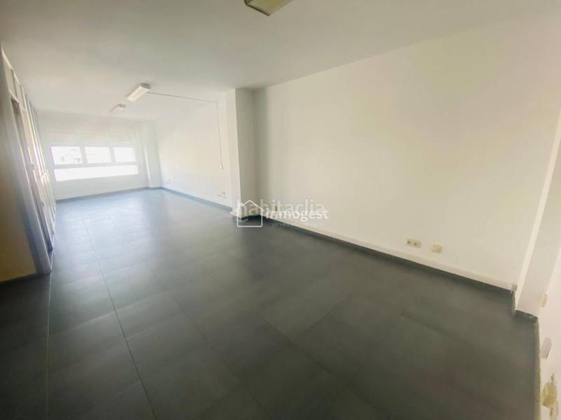 Foto cc1b3773-25b9-4cde-8a27-b5d7d554d960. Alquiler oficina local oficina 56m , 1 despacho , 1 archivador, 1 lavabo, 1 sala de 40m . en Girona