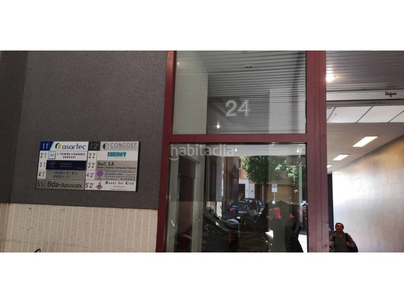 Foto e3a12ef6-de27-4373-8707-1a2c7ad89418. Alquiler oficina local oficina 56m , 1 despacho , 1 archivador, 1 lavabo, 1 sala de 40m . en Girona
