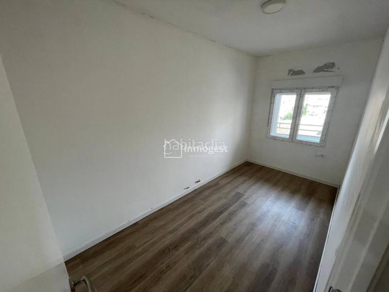 Foto 155318b8-71df-42d5-a042-53ebc965ee8f. Piso  reformado !!!!! zona tranquila en Centre Salt