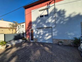 Lloguer Local Comercial  Carrer de san joan bosco. Se alquila local en sarrià de ter.