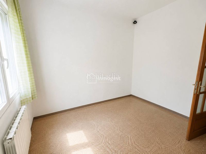 Foto ed48909b-31a3-4a56-84c1-3320d0bf1b0e. Casa adossada amb aparcament a Veïnat Salt