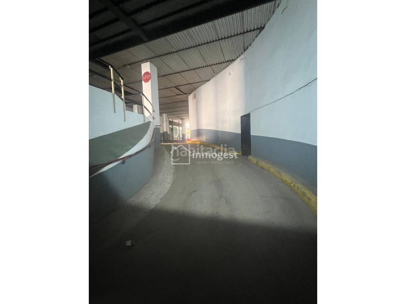 Foto 039870e3-b129-4d15-8c22-eae0e691d6fb. Aparcament cotxe a Centre Salt