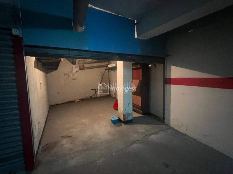 Foto 19c607c8-c2d1-43ef-b376-a86dea63dec3. Aparcament cotxe a Centre Salt