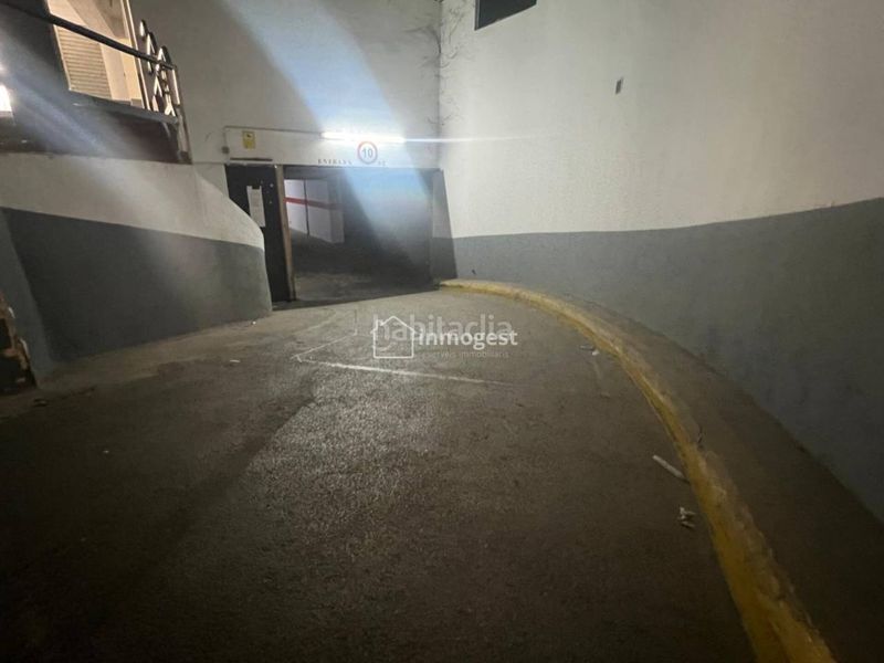 Foto 2eae495f-357b-4975-aa55-72a5091c4fb5. Aparcament cotxe a Centre Salt