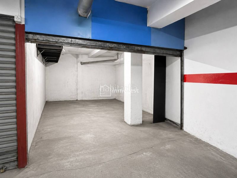 Foto 3ca5bd7f-5fd1-4257-9107-80834420ee19. Aparcament cotxe a Centre Salt